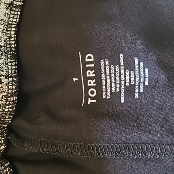 Torrid Gold Leggings - Picture 3 of 4